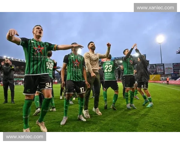 欧联杯激战正酣欧洲劲旅鏖战绿茵赛场争夺晋级荣耀时刻
