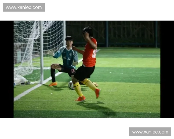 经典足球对决重温：往期精彩瞬间全纪录，回顾那些难忘的比赛时刻